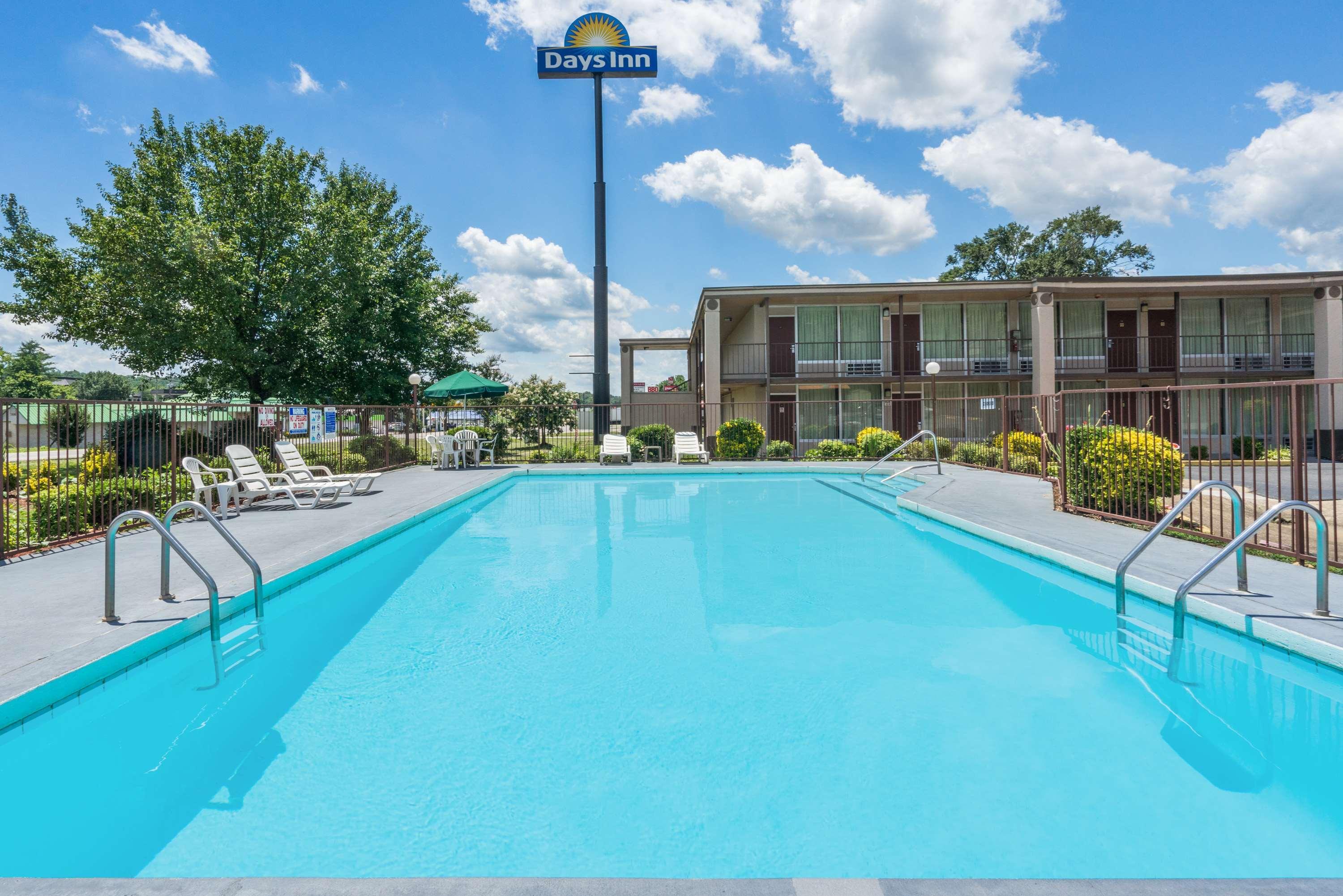 Days Inn By Wyndham Hurricane Mills Exterior photo
